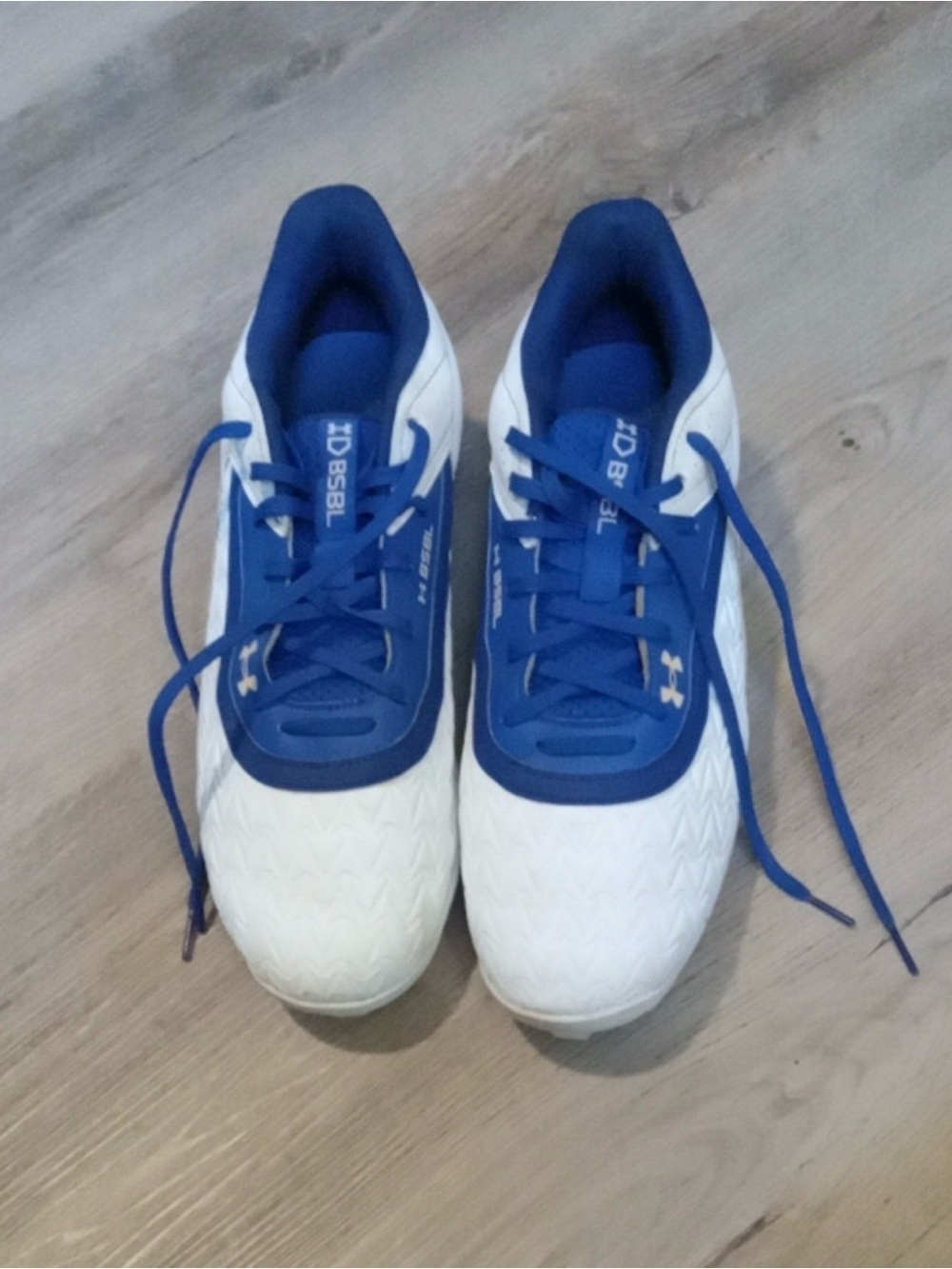 Under Armour Men’s White and Blue Athletic cleats